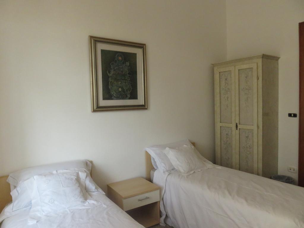 Rosy'S Hotel Napels Buitenkant foto