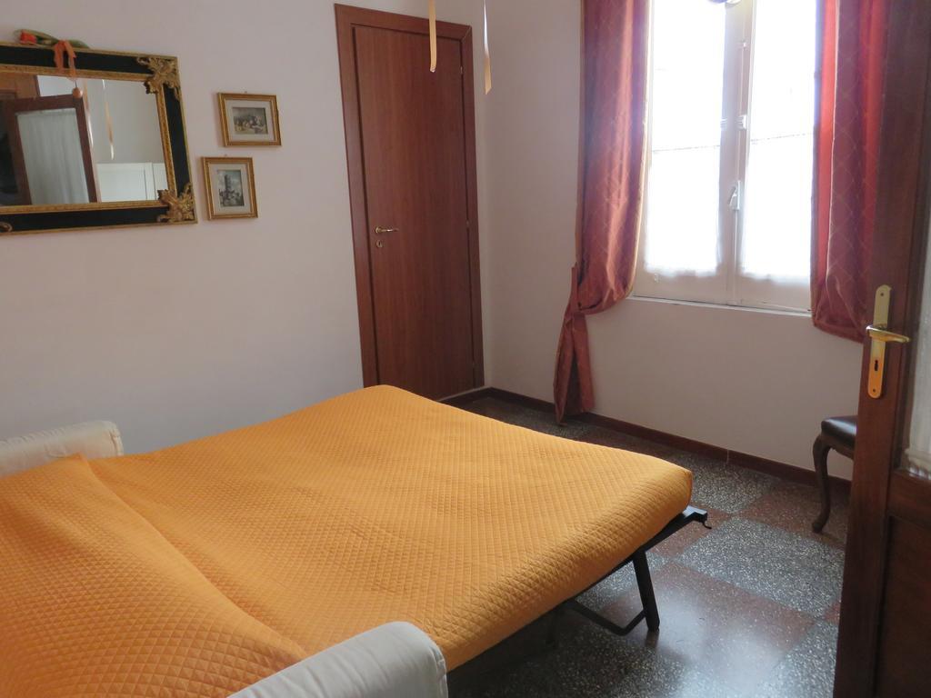 Rosy'S Hotel Napels Buitenkant foto