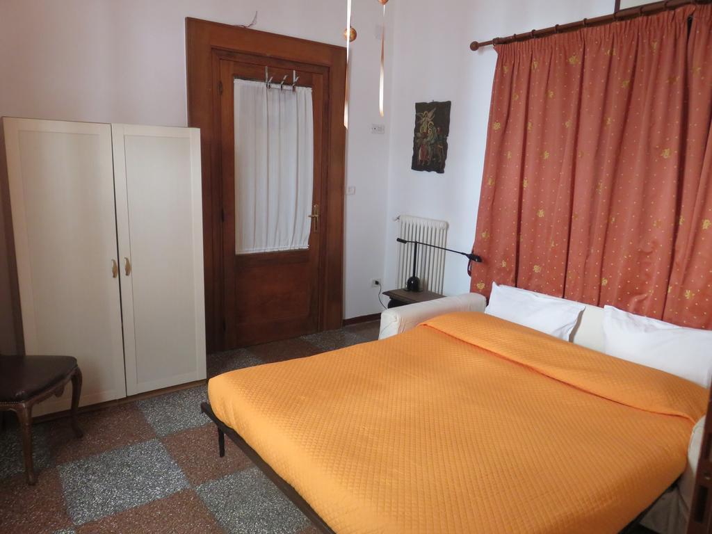 Rosy'S Hotel Napels Buitenkant foto