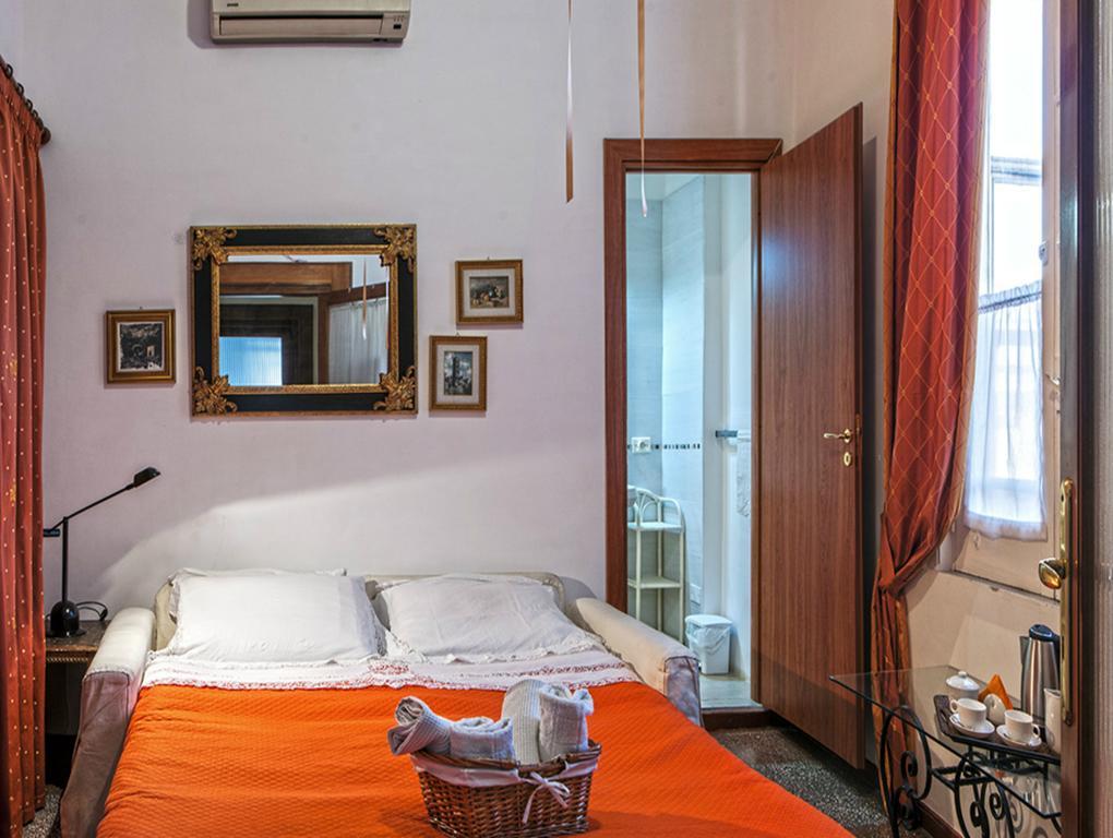Rosy'S Hotel Napels Buitenkant foto