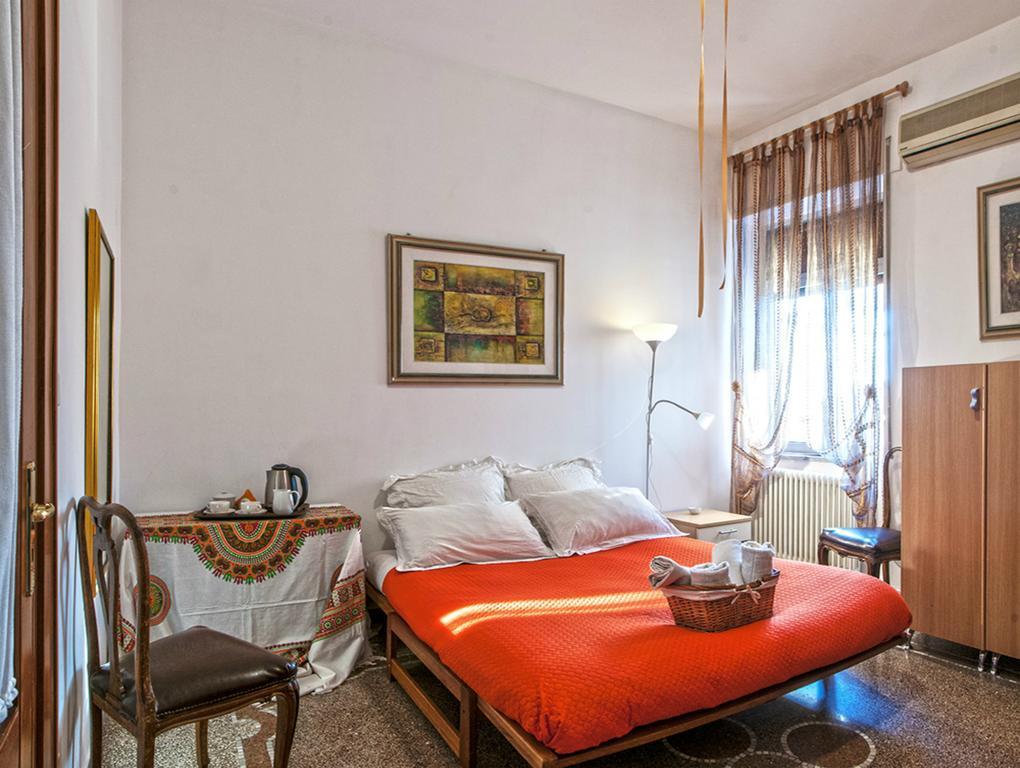 Rosy'S Hotel Napels Buitenkant foto