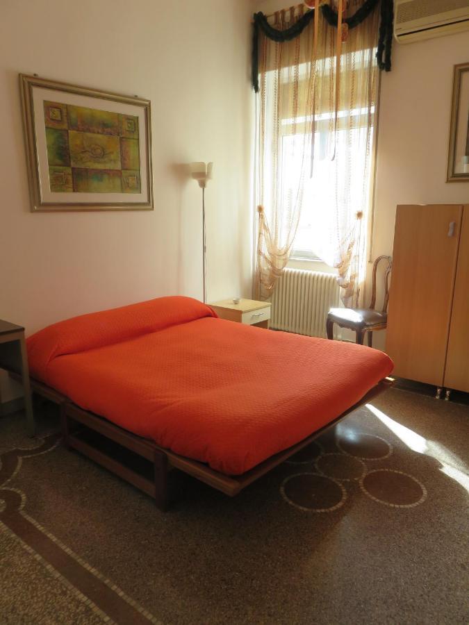 Rosy'S Hotel Napels Buitenkant foto